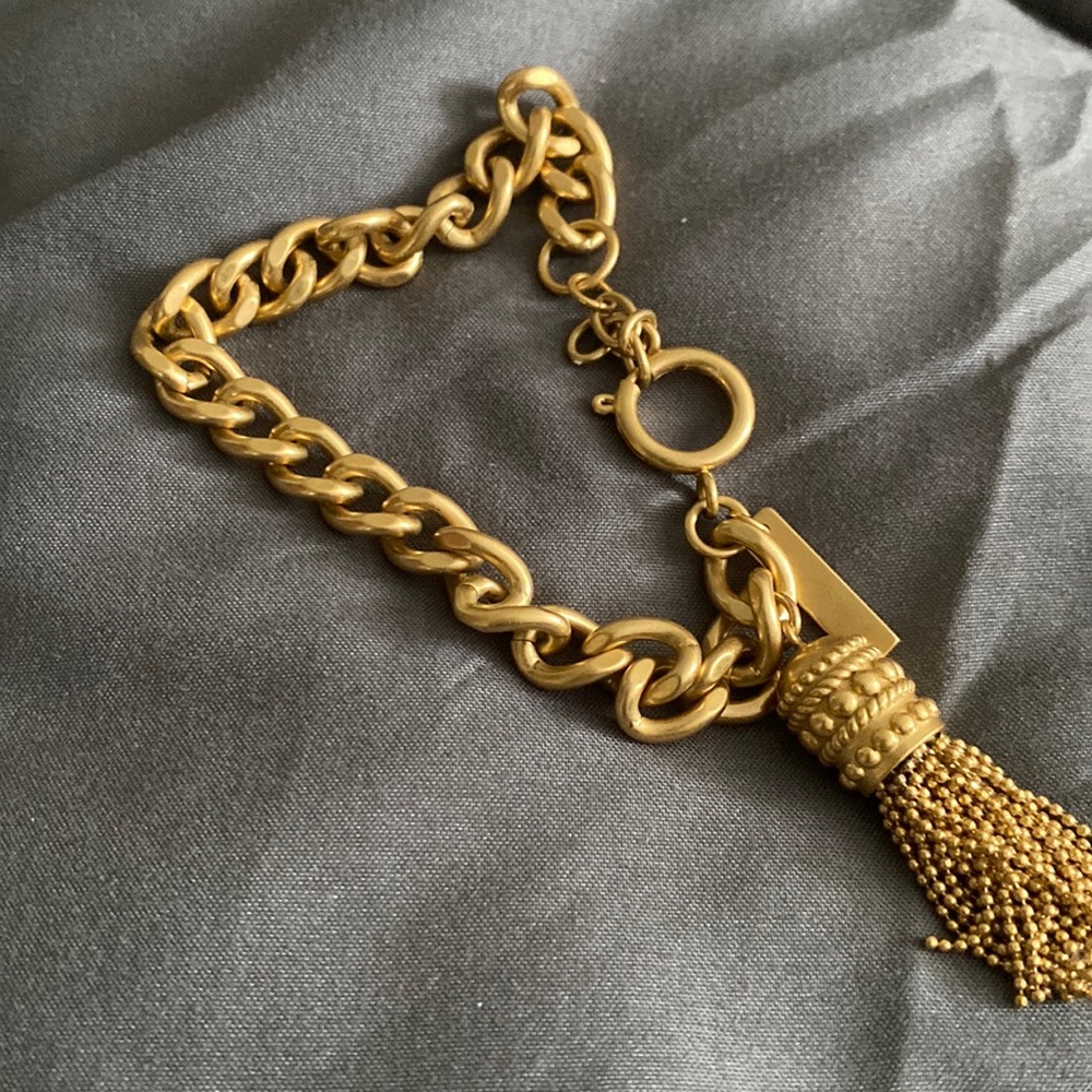 Gold clasp bracelet